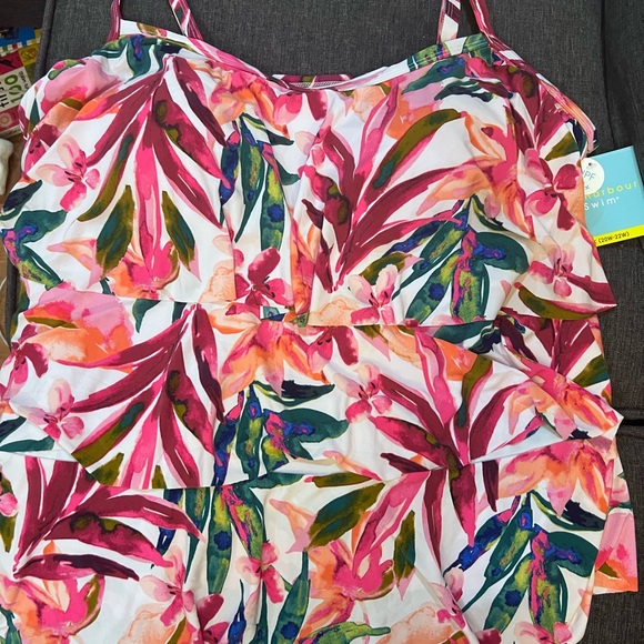 Bal Harbour floral swim top - Picture 1 of 4